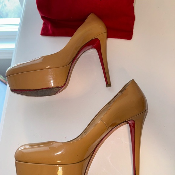 Christian Louboutin Nude Patent Platform Pumps with Red Soles - Picture 12 of 15